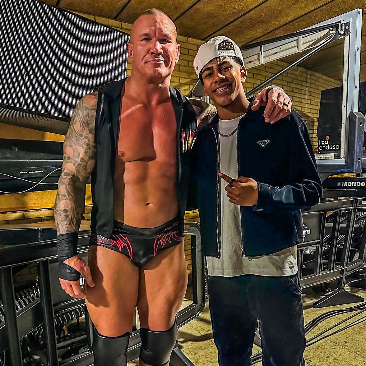 小心RKO！亞馬爾現場觀戰WWE，和奧爾頓、Triple H等合影