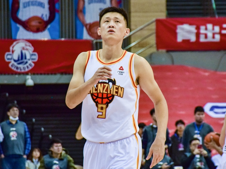 中流砥柱！周鵬12中8高效拿下19分4板 關鍵上籃殺死比賽