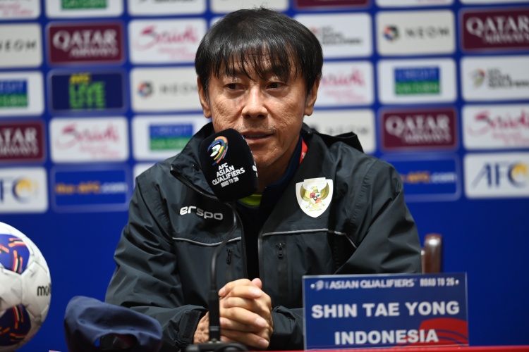 小申帶得蠻好的...申臺龍上輪2-0沙特慘遭開除，克魯伊維特現慘敗