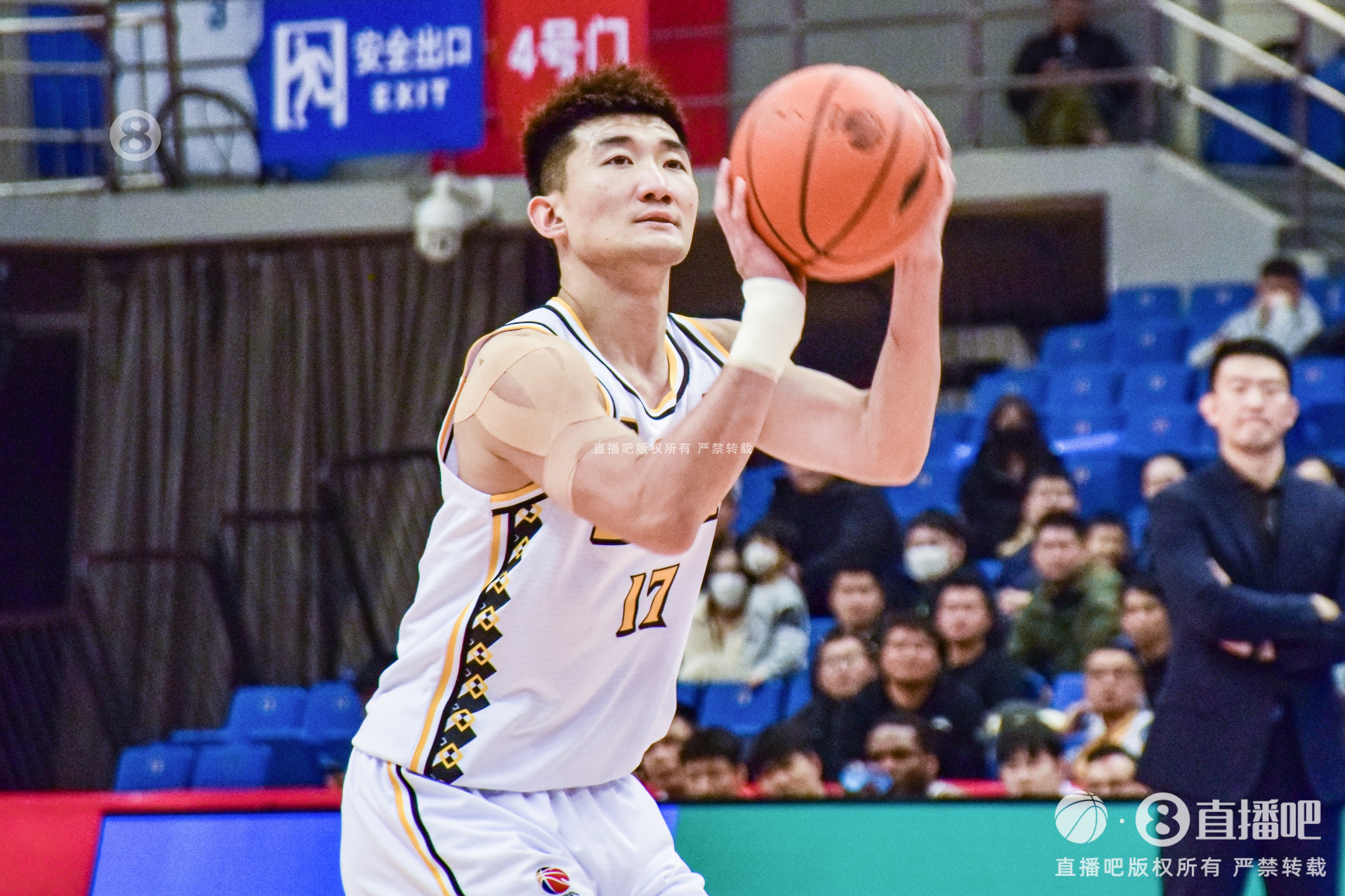 廣廈官方：孫銘徽遭遇右跟骨骨折 休戰4周